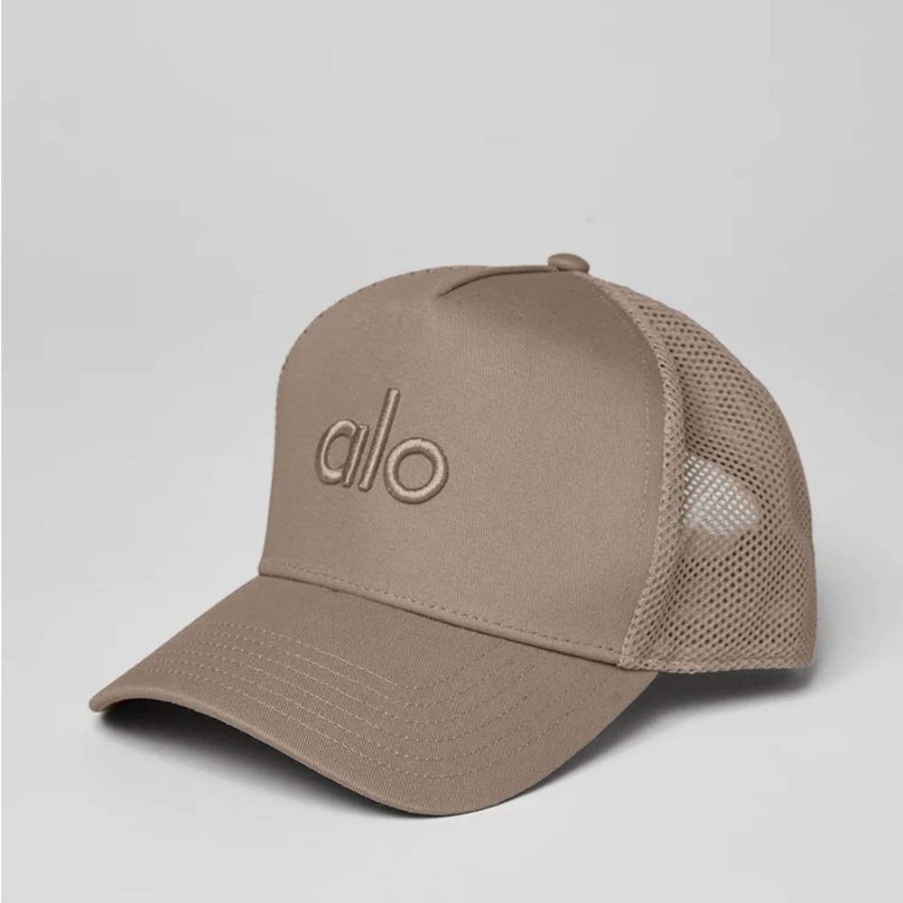 ALO Yoga District Trucker Hat- Gravel